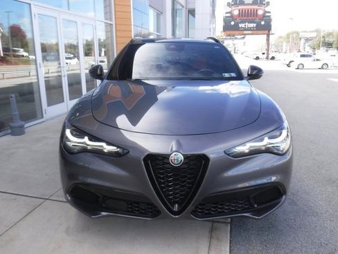 Used 2024 Alfa Romeo Stelvio Veloce image 7