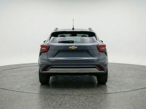 Used 2025 Chevrolet Trax LT FWD image 7