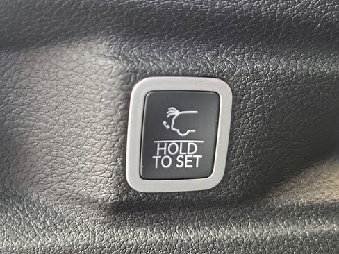 New 2025 Jeep Grand Cherokee L Altitude image 8