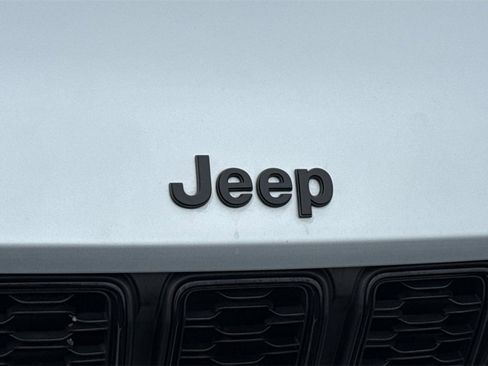 Used 2022 Jeep Grand Cherokee Altitude image 7