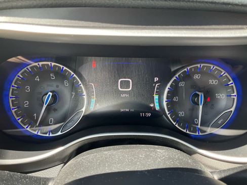 Used 2022 Chrysler Pacifica Touring-L FWD image 13