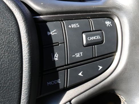 Used 2022 Lexus UX 200 image 13