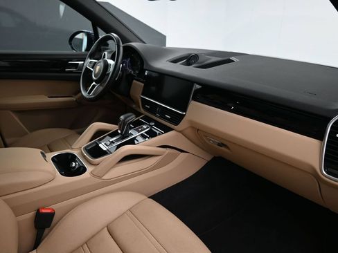 Used 2022 Porsche Cayenne Platinum Edition AWD/4WD image 14