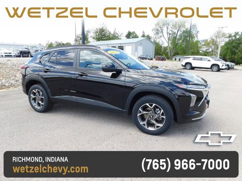 Used 2025 Chevrolet Trax LT w/ LT Convenience Package FWD image 1