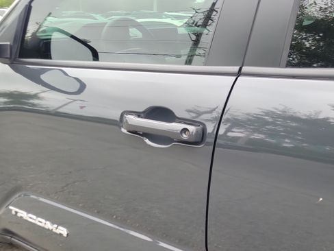 Used 2025 Toyota Tacoma SR5 AWD/4WD image 27