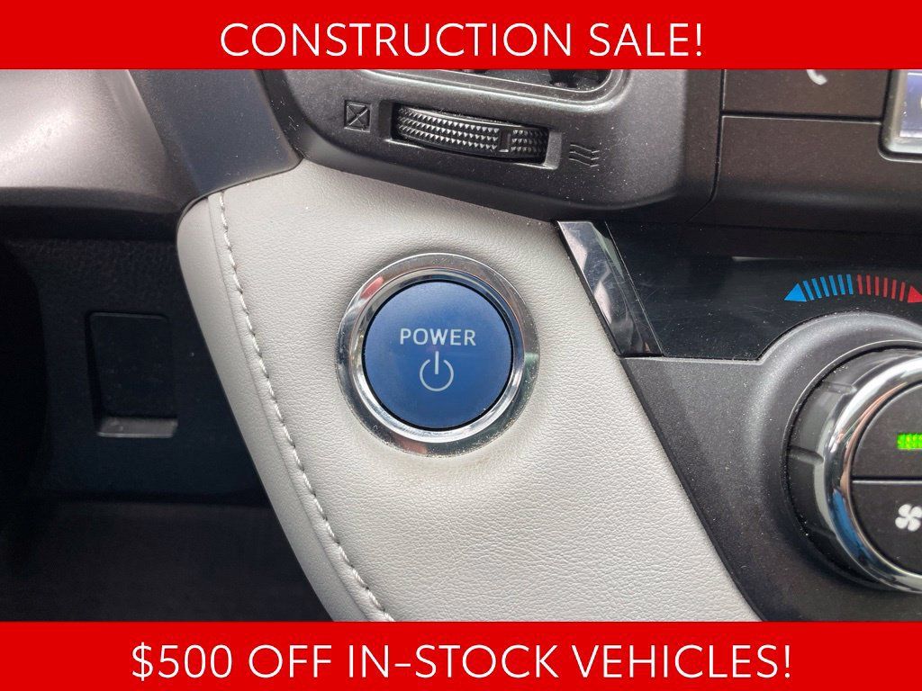 Used 2018 Toyota RAV4 Limited AWD/4WD image 25