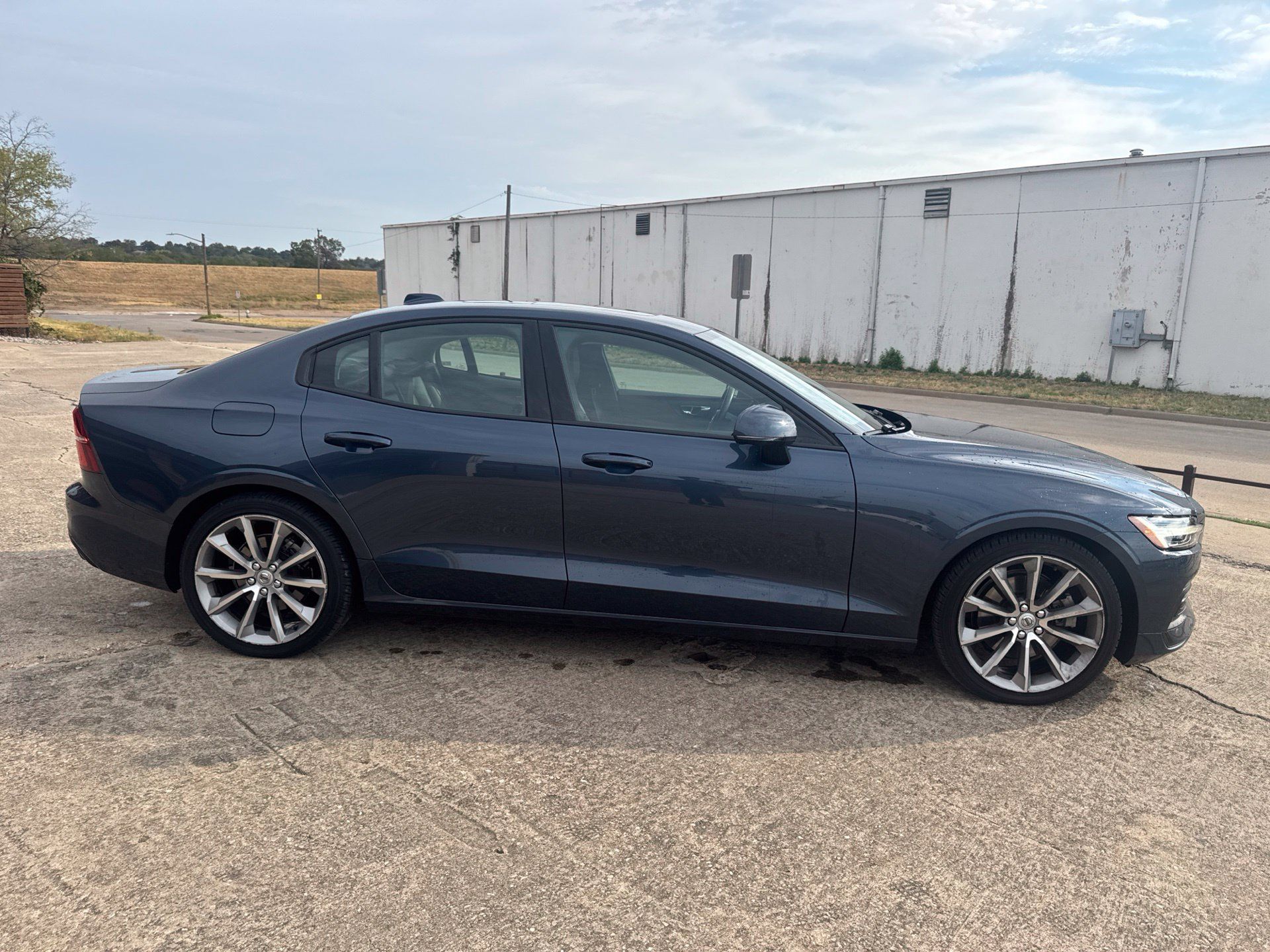 Used 2019 Volvo S60 T5 Momentum w/ Multimedia Package FWD image 4