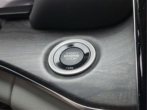 Used 2023 Jeep Grand Cherokee Overland w/ Luxury Tech Group IV AWD/4WD image 43