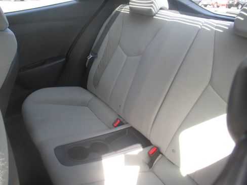 Used 2012 Hyundai Veloster image 5
