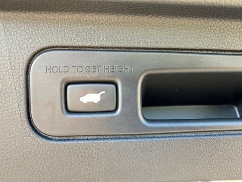 Used 2025 Honda Pilot Elite image 12