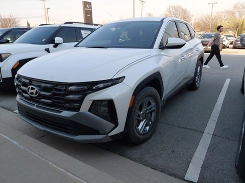 Certified 2025 Hyundai Tucson SE image 4