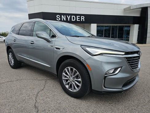 Used 2023 Buick Enclave Essence FWD image 2