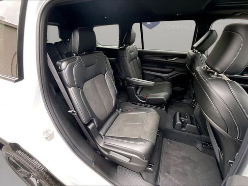 New 2025 Jeep Grand Cherokee L Altitude image 21