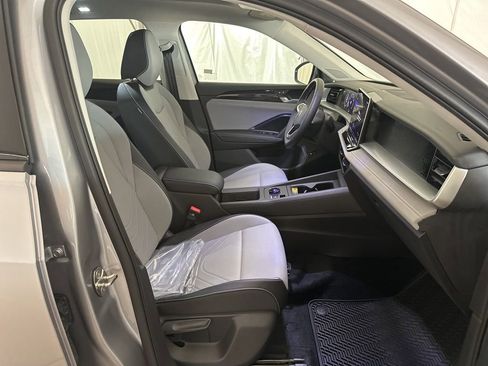 New 2026 Volkswagen Tiguan SE AWD/4WD image 17