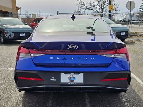 New 2026 Hyundai Elantra SE image 6