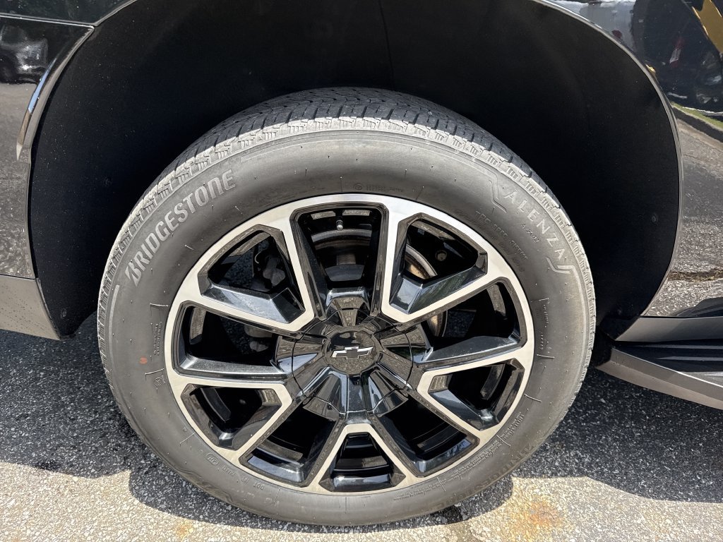 Used 2024 Chevrolet Suburban RST w/ Luxury Package AWD/4WD image 19