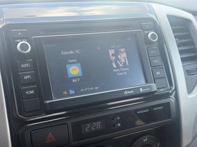Used 2014 Toyota Tacoma 4x4 Double Cab w/ TRD Sport Package image 4