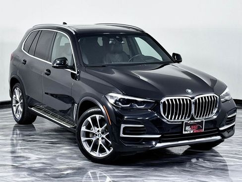 Used 2023 BMW X5 xDrive40i w/ Premium Package AWD/4WD image 3