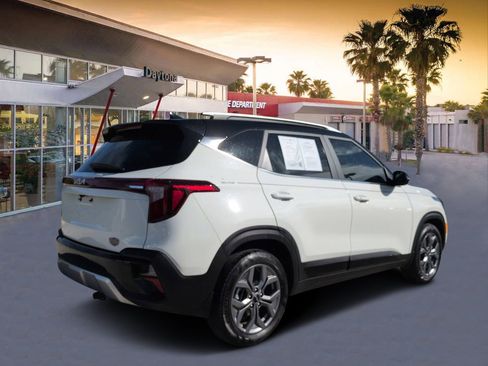 Used 2024 Kia Seltos S FWD image 3