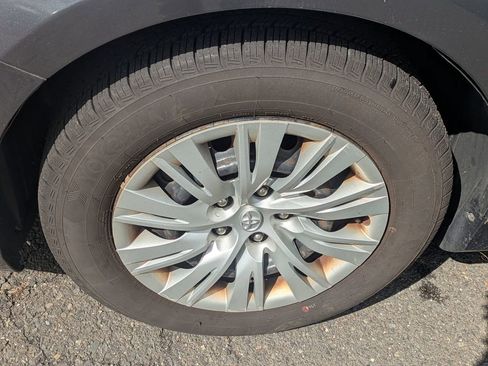 Used 2012 Toyota Camry LE FWD image 7
