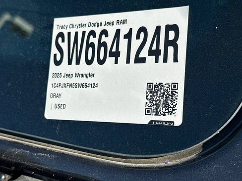 Used 2025 Jeep Wrangler Unlimited Rubicon w/ Convenience Group AWD/4WD image 3
