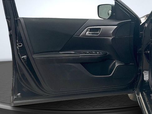 Used 2015 Honda Accord LX image 23