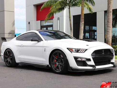 Used 2020 Ford Mustang Shelby GT500 w/ Carbon Fiber Track Pack image 17