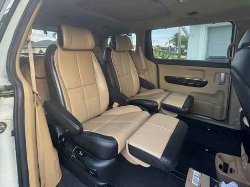Used 2017 Kia Sedona SX Limited w/ SXL Prestige Package FWD image 9