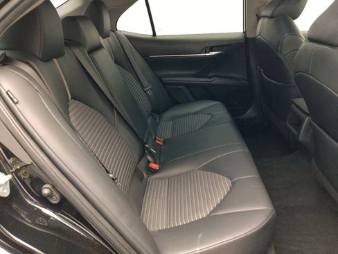 Used 2020 Toyota Camry SE FWD image 19