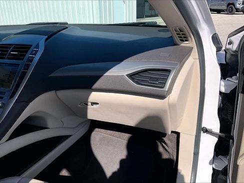 Used 2017 Lincoln MKZ Premiere image 16