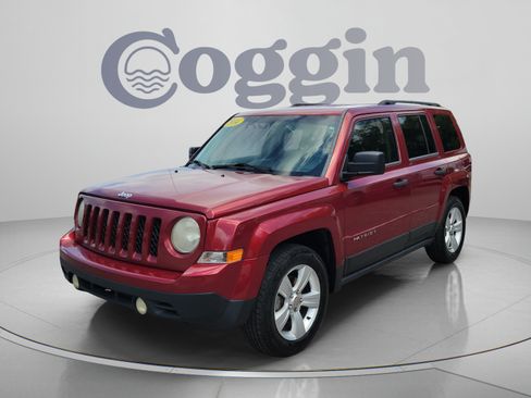 Used 2014 Jeep Patriot Sport w/ Tire & Wheel Group FWD image 1