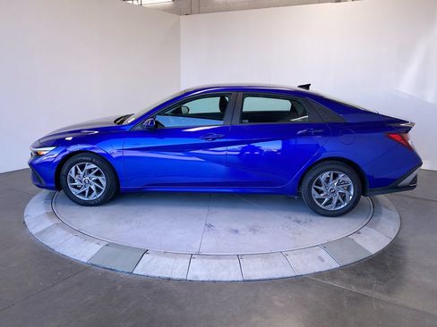Used 2024 Hyundai Elantra SEL FWD image 2