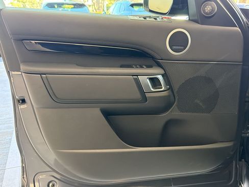Certified 2025 Land Rover Discovery S AWD/4WD image 22