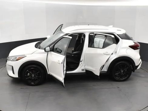Used 2024 Nissan Kicks SV FWD image 7