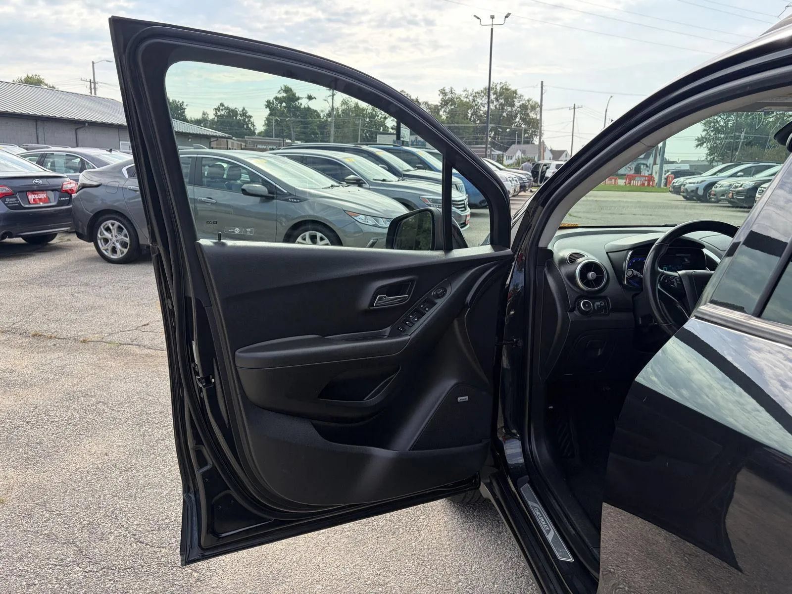 Used 2016 Chevrolet Trax LTZ w/ Midnight Edition AWD/4WD image 10