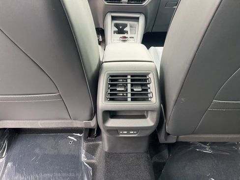 New 2026 Volkswagen Tiguan SE image 16