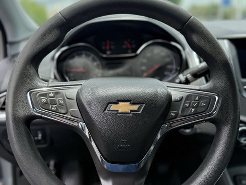 Used 2019 Chevrolet Cruze LT w/ Convenience Package FWD image 17