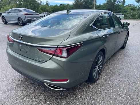Used 2024 Lexus ES 350 w/ Premium Package FWD image 2