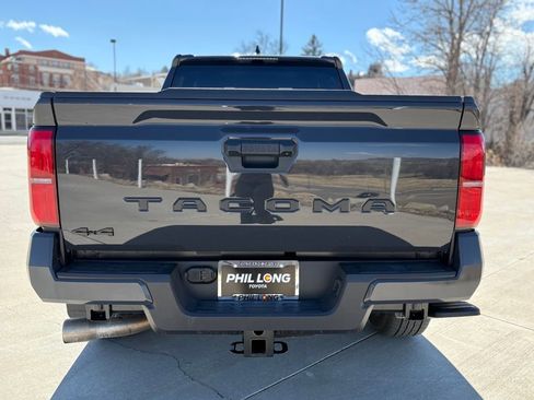 Used 2025 Toyota Tacoma TRD Sport image 5