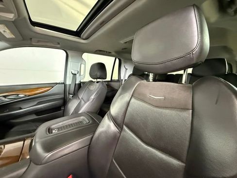 Used 2020 Cadillac Escalade Luxury image 6