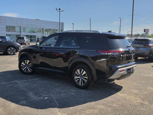 Used 2024 Nissan Pathfinder SL AWD/4WD image 5