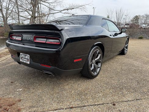 Used 2018 Dodge Challenger SXT image 4