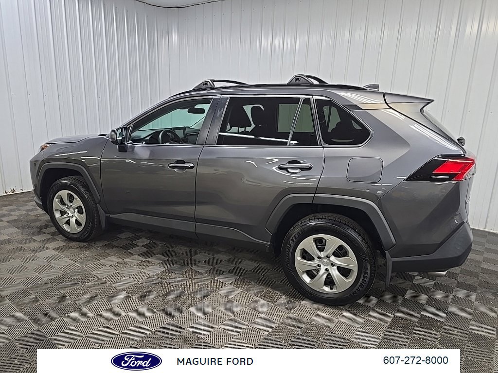 Used 2021 Toyota RAV4 LE AWD/4WD image 4