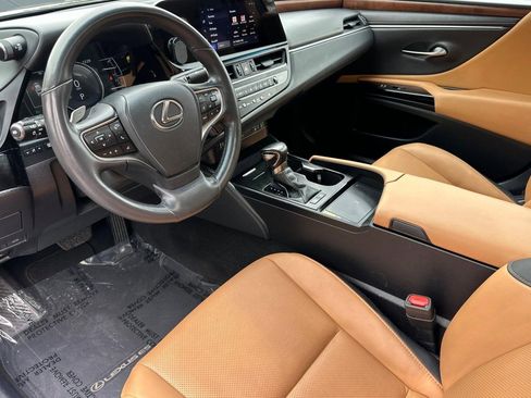 Certified 2024 Lexus ES 300h w/ Premium Package FWD image 4