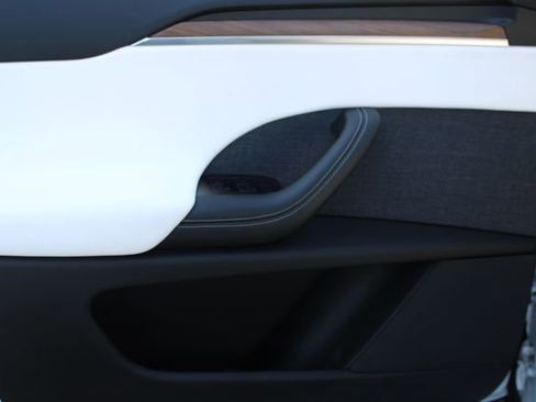 Used 2023 Tesla Model X AWD/4WD image 7