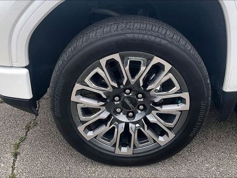 Used 2024 GMC Sierra 1500 Denali Ultimate AWD/4WD image 7
