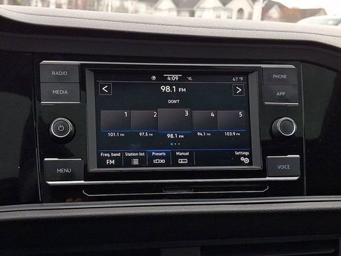 Used 2023 Volkswagen Jetta SE w/ Panoramic Sunroof Package image 22