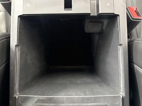 Used 2023 Ford Explorer XLT w/ Equipment Group 202A image 32