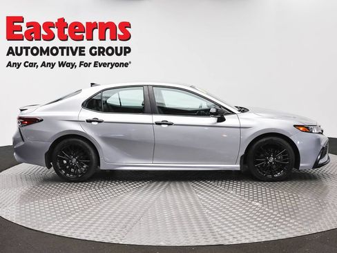 Used 2022 Toyota Camry SE FWD image 4