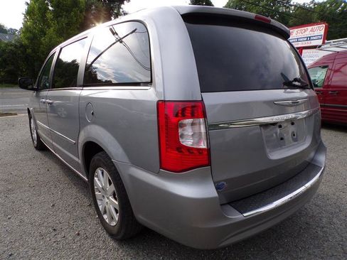 Used 2014 Chrysler Town & Country Touring FWD image 6